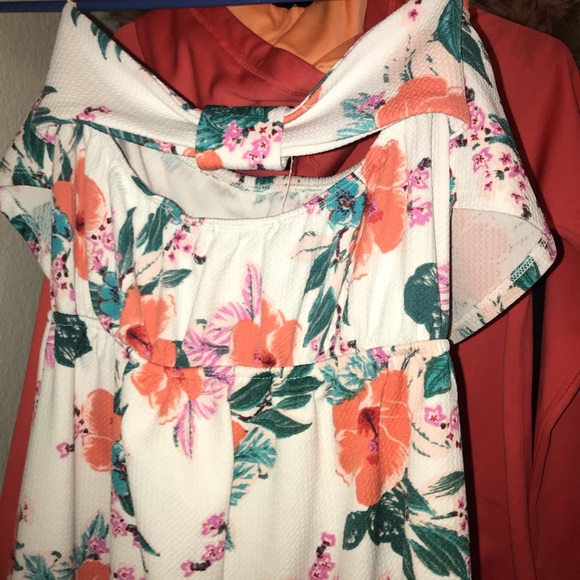 Dresses - Picture 2 of 5